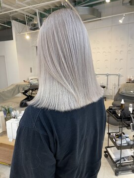 オーアイシー(OIC) 外ハネロブ×ホワイトグレー