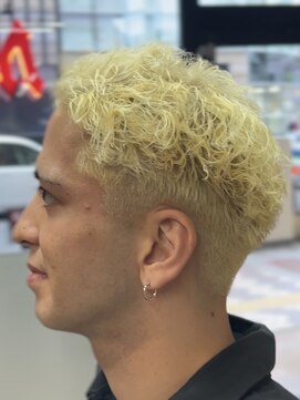 メイン(MENIN) ハイトーン短髪スタイル[相模大野/眉毛／メンズ/町田]