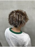 ホワイトメッシュ×波巻きパーマ