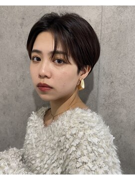 エアー 青山(AIR) 前髪あり耳掛け丸みくびれショートボブ20代30代40代50代60代