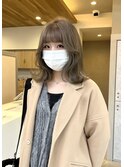 グレージュ切りっぱなしボブ前髪ありミニボブミルクティベージュ