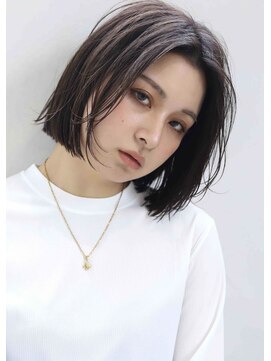 レア(Lea) ストレート × 切りっぱなしボブ