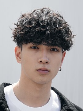 レタッチバイフィフス(RETOUCH by fifth) アクティブショートフェザーパーマルーズショートセンターパート