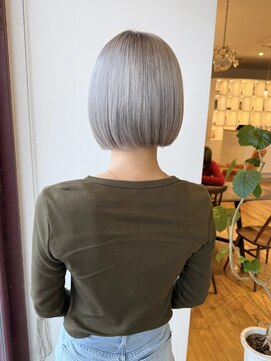ルッツ(Lutz. hair design) 4/28 ホワイトベージュ ボブ【千代田彩夏】