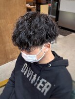 コモレビ(komorebi)&nbsp;【山本智文】ツイストスパイラルパーマV字マッシュ