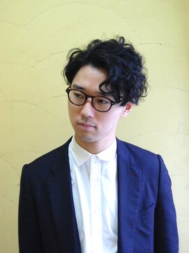 バグ 恵比寿(Bug) メンズの知的なモジャモジャウェーブスタイル