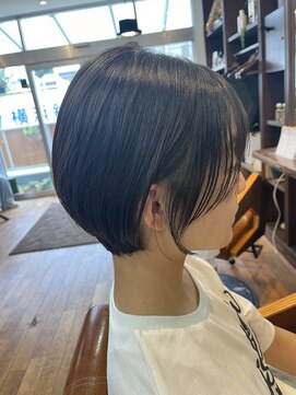 ロータスヘアーデザイン(Lotus Hair Design) 【lotus下枝】耳かけショートボブ／黒髪ショート/丸みショート