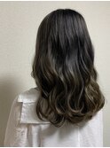 オリーブベージュ