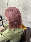癖毛×ミディアムボブ×ピンクカラー