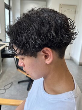 フゥ 宇都宮(FeU) 甲府昭和町波巻きパーマツイストスパイラルパーマセンターパート