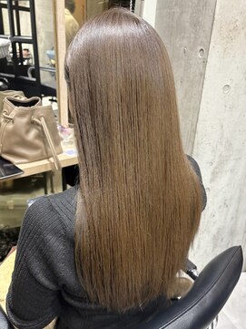 ディーエックス ウエスト(Dxxxx WEST) 透明感ベージュカラー［韓国/顔周りカット/イルミナカラー］