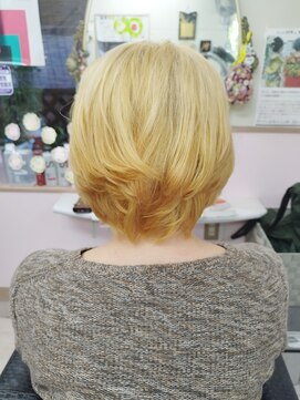 ハッチ美容室 ブリーチ+ヘアーマニキュア+カット