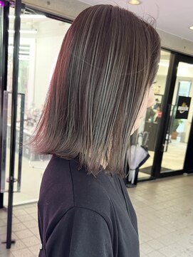 ヨッカ(YOCCA) 肩についてハネる長さ＋バレイヤージュ