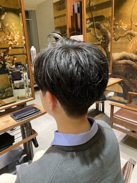 インアンドヤング(in&yang) 刈り上げセンターパート/アッシュブラック