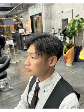 コワファースト長崎シャンプーボーイ 2nd(COIFF1RST 長崎 SHAMPOO BOY) 刈り上げマッシュメンズカット波巻きパーマメンズパーマ