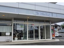 中村の交差点の角にお店があります！　駐車場は目の前に完備