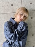 ハイトーンでつくる外ハネくびれボブ