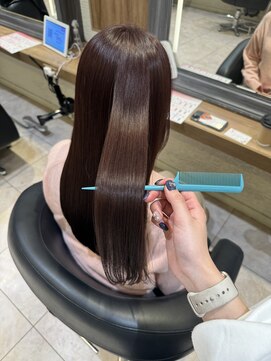 つや感アップのピンクブラウンカラー