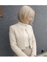 ヘアアンドビューティー クローバー(Hair&Beauty Clover)&nbsp;透き通るプラチナブロンド×洗練ミニボブ