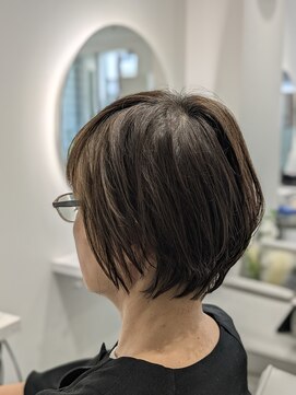 リュール バイ ヘッドライト 北千住店(lueur by HEADLIGHT) ショートグラボブ/白髪ぼかし/40代/50代/60代