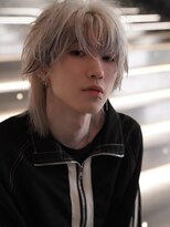 シン(syn) ホワイトブロンドウルフ