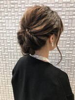 【新宿 Olives by neolive】シニョンアレンジ