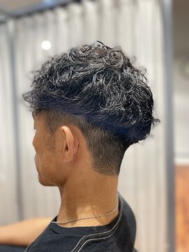 シャトン(chaton) Vマッシュ/カーリー/メンズ/2ブロック