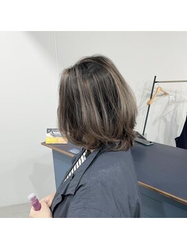 チーク(CHiiK) ミディアムボブ×バレイヤージュ