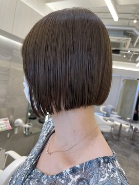 アナ ラーナ(Anna Lanna) 柔らかカーキベージュ×ボブ