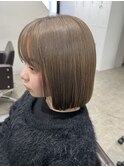 ミルクティーカラーくすみベージュダブルカラー切りっぱなしボブ