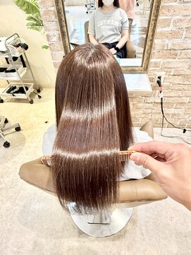 アリーシャ バイ アルティナ(Alisha by artina) 乾かすだけでサラ艶ストレートヘア