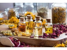 ＜リラクゼーションヘッドスパ＞ 選べるアロマパックで、五感を満たす贅沢ケア