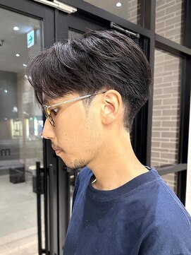 カルム(kalm) 毛流れセンターパートニュアンスパーマカルマヘアメンズパーマ