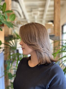 プカナ ラ(pukana_La) レイヤーカット×ミルクティーブラウン