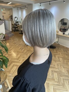 エルア(elua) ハイトーングレージュカラー