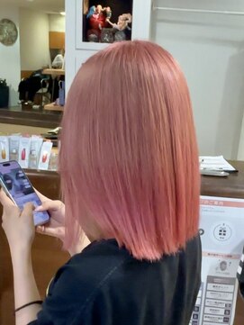 レイヤーボブ/ピンクベージュ／ダブルカラー/ケアブリーチ