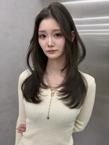 アイヴァン(AIVAN)&nbsp;ハッシュカット/ミディアムレイヤー/オリーブグレージュ