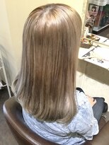 リアリス フレーゼ(Realis Fleuze)&nbsp;【Realis Fleuze】黒染めからのアッシュベージュ♪