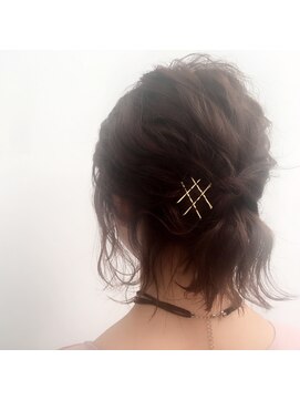 アンアミ オモテサンドウ(Un ami omotesando) 【Ｕｎａｍｉ】　ボブでもできるゆるポニー　島田梨沙