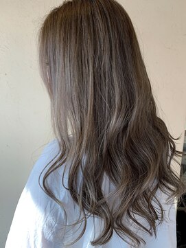 ムー(muu) 透明感ロング