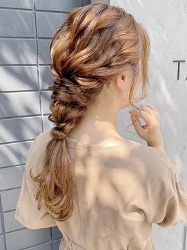 キラ 渋谷(KILLA) 編み下ろしアレンジ　ベージュカラー　【榎園由美】