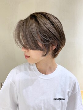 ニキータ(Nikiita) ショート_ミルクティーグレージュ