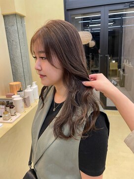 スニュウ(snuw) グレージュカラー