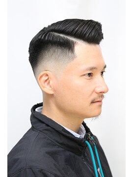 カーウォッシュバーバー(CARWASH BARBER) サイドパートスキンフェードビジカジ
