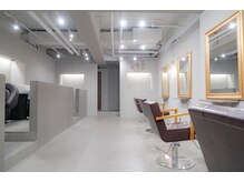 レッド(RED)の雰囲気(グレー配色の落ち着いた雰囲気です。)