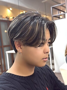 刈り上げセンターパート/ハイライトカラー/ 金メッシュ/メンズ