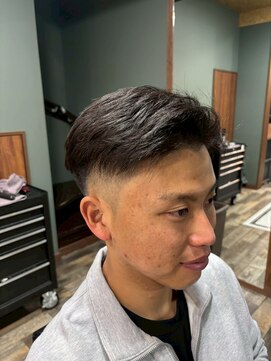 MEN’S HAIR/サーフカール/刈り上げセンターパート/柏