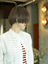 スーク(Suq.)&nbsp;ハイライト×白髪ぼかし×前上がりボブ