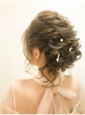 ルーズな編み込みアップ