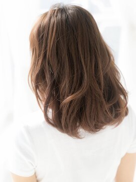 サラ(sarah) 柔らか抜け感ミディ